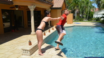 Riley Grey en 'and Levi Cash in My Sisters Hot Friend'