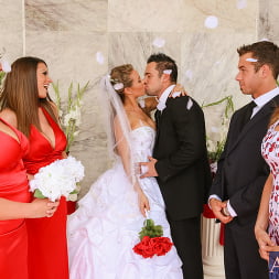 Julia Ann en 'Naughty America' and Nicole Aniston in Naughty Weddings (Miniatura 1)