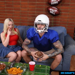 Naomi Ryder in Gets turned on with football players in gear (Photo 110) Naomi Ryder in 'Naughty America' Gets turned on with football players in gear (Thumbnail 110)