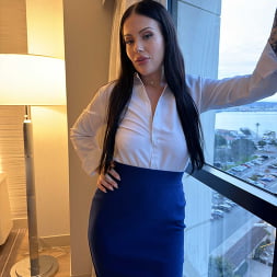 Victoria Malfoy in 'Naughty America' Dirty Wives Club (Thumbnail 1)